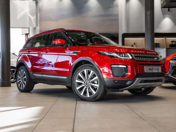 Image of a Land Rover Range Rover Evoque 2.0 TD4 SE showcasing its sleek design and modern features.