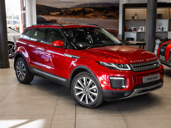 Image of a Land Rover Range Rover Evoque 2.0 TD4 SE showcasing its sleek design and modern features.