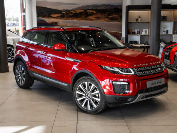 Image of a Land Rover Range Rover Evoque 2.0 TD4 SE showcasing its sleek design and modern features.