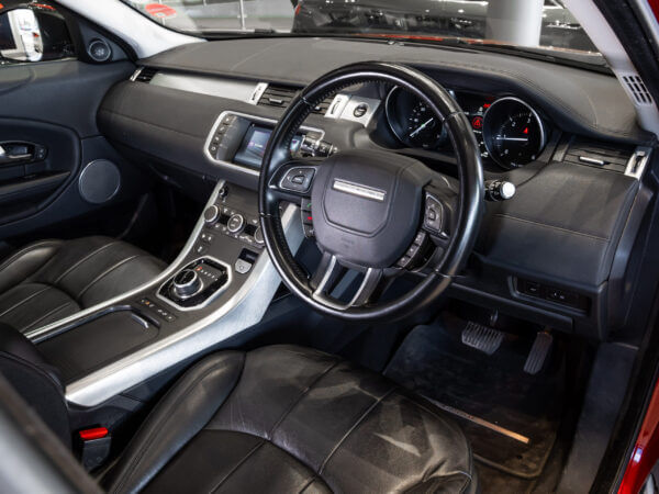 Image of a Land Rover Range Rover Evoque 2.0 TD4 SE showcasing its sleek design and modern features.